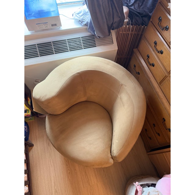 American Nautilus Swivel Chair by Precedent for Sherrill, After Vladimir Kagan For Sale - Image 3 of 4