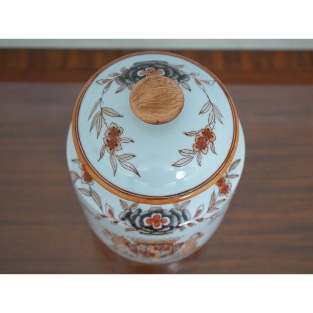 Pair of Amarial Chinese Porcelain Vessel Jars W. Lids For Sale - Image 11 of 13