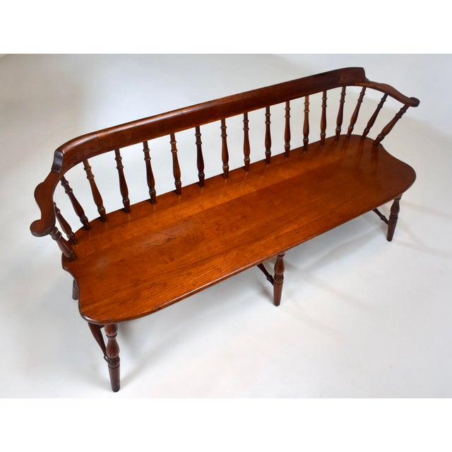 Philadelphia Windsor Style Lowback Bench Settee, 20th Century For Sale - Image 14 of 15