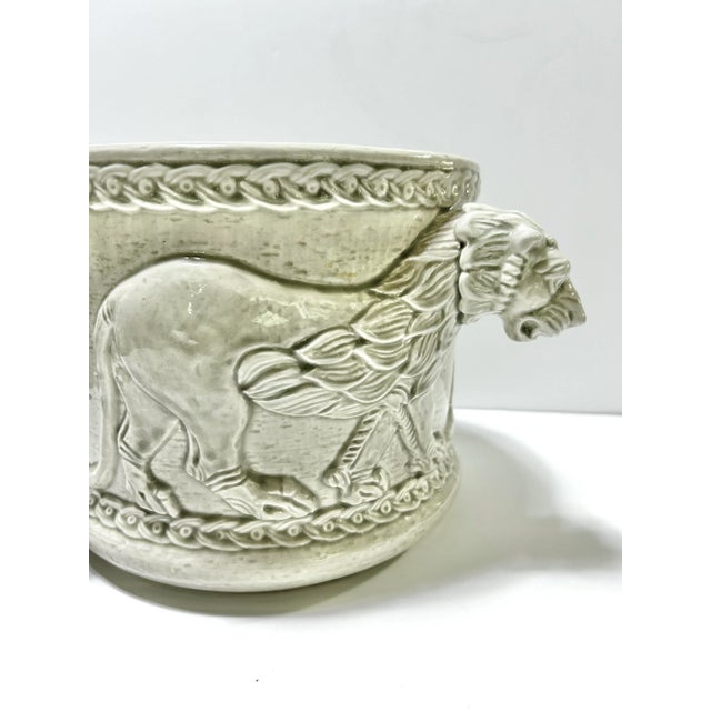 1970s Fitz & Floyd Lion Head Cachepot Planter – 1977 Neoclassical Lion Jardiniere For Sale - Image 5 of 8
