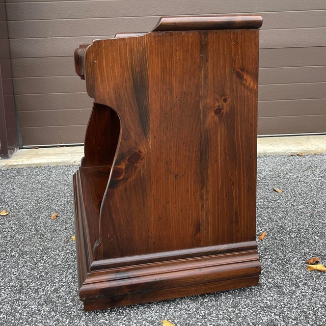 1970s 1970s Ethan Allen Old Tavern Antiqued Pine Rustic Traditional Rolling Audio / Video Cart or Server / Bar Cart (12-9018) For Sale - Image 5 of 13