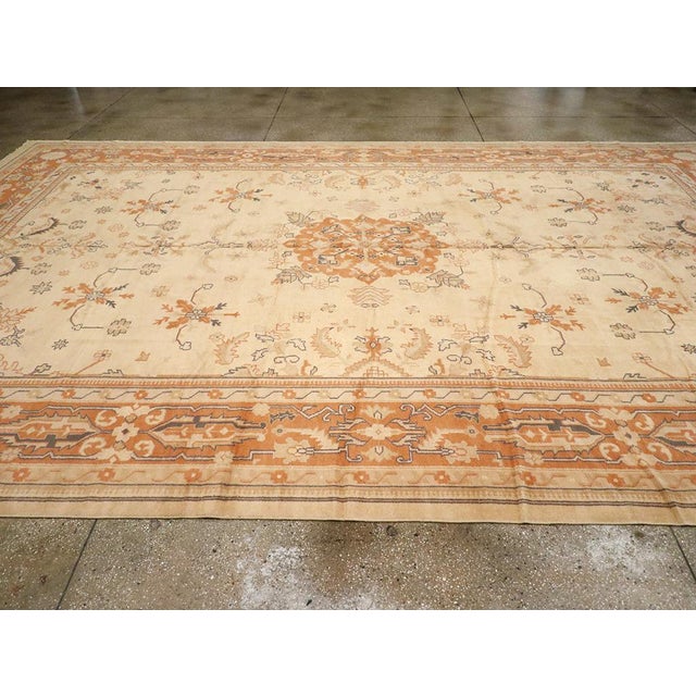 Galerie Shabab Collection Mid-20th Century Turkish Anatolian Large Carpet For Sale In New York - Image 6 of 10