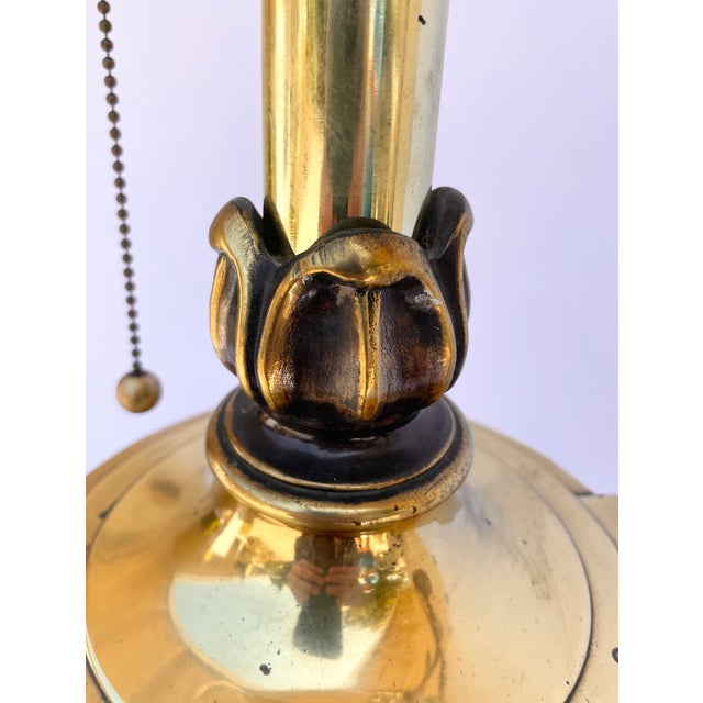 Mid 20th Century Vintage Hollywood Regency, Empire, Neoclassical Cream Enamel & Brass Urn Table Lamp For Sale - Image 5 of 10
