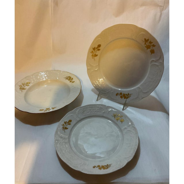 1New 980s Porcelain With Gold Roses by Rosenthal - Set of 78 Pieces 1 For Sale In New York - Image 6 of 18