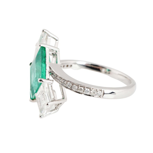 Natural zambian emerald diamond ring in 18k gold For Sale - Image 11 of 18