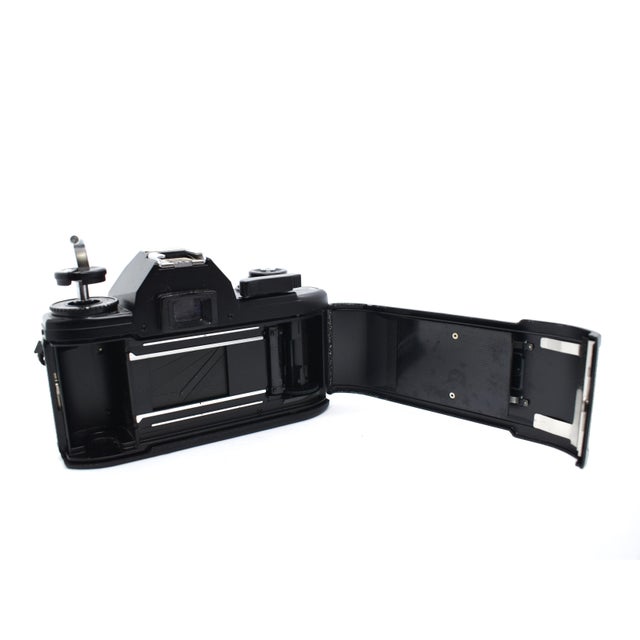 Black Classic Mid Century Nikon Em 35mm SLR Film Camera With Nikon Series E Lens For Sale - Image 8 of 9