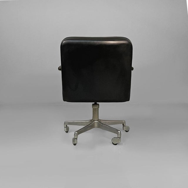 Tecno Italian Modern Leather and Metal Armchair by Osvaldo Borsani for Tecno, 1970s For Sale - Image 4 of 18