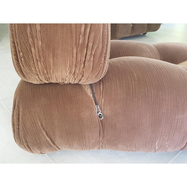 Camaleonda Modular Chairs and Ottoman in Brown Corduroy by Mario Bellini for C&B Italia, 1970s, Set of 5 For Sale - Image 3 of 18