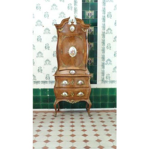 Dresden-Style Cabinet in Walnut, 1890 For Sale - Image 5 of 17
