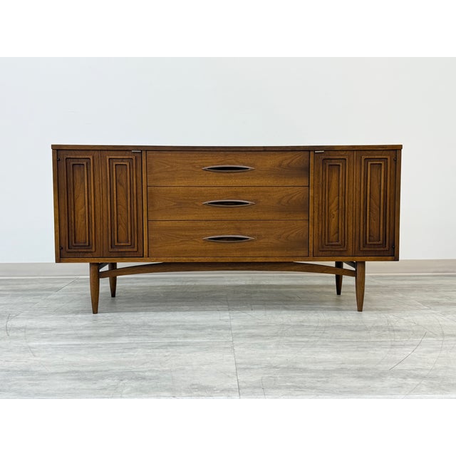 Mid-Century Modern Broyhill Sculptra Mid-Century Modern Walnut Credenza Lower Height / Tv Stand For Sale - Image 3 of 11