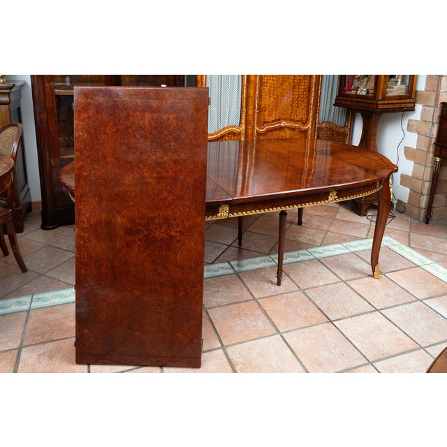 Antique 19th Century Napoleon III Extendable Table with Chairs in Thuja Burl and Mahogany, France, Set of 7 For Sale - Image 5 of 8
