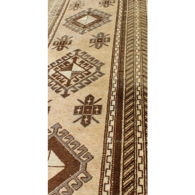 Earth-Toned Vintage Turkish Oushak Runner With Stacked Medallion Design For Sale In Atlanta - Image 6 of 12