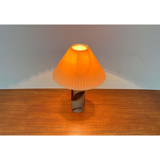 Mid-Century Modern Danish Lilia Series Studio Pottery Table Lamp by Haico Nitzsche for Søholm For Sale - Image 5 of 18