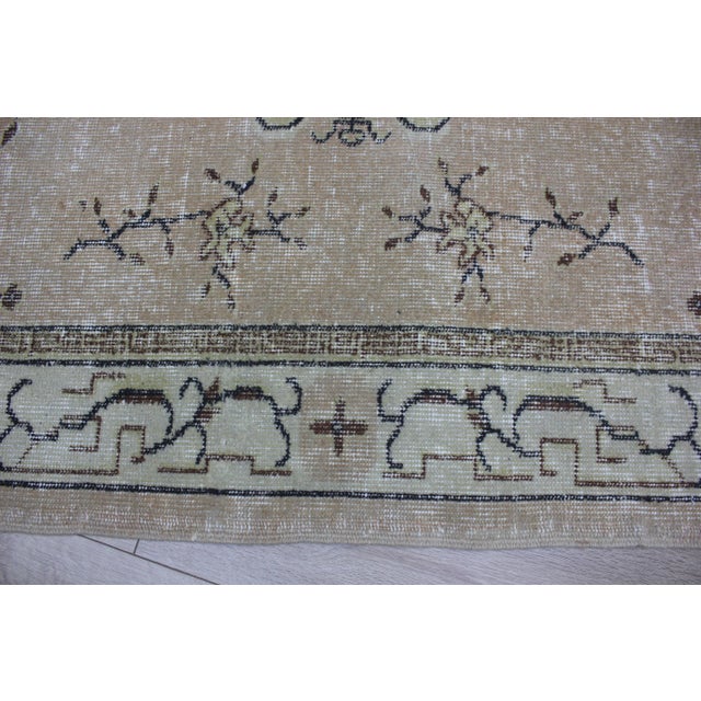 Mid 20th Century Beige Floral Area Rug For Sale - Image 9 of 13