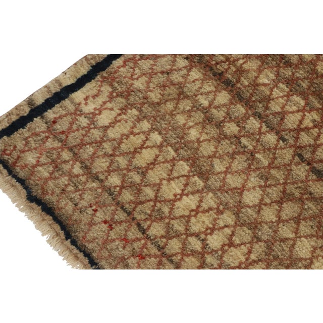1950s 1950s Vintage Gabbeh Tribal Rug in Beige-Brown With Red Lattice Pattern For Sale - Image 5 of 8