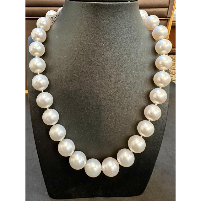 White 13-16.5mm White South Sea Round Pearl Necklace - AAA Quality, 29 Pieces +Diamond For Sale - Image 8 of 18