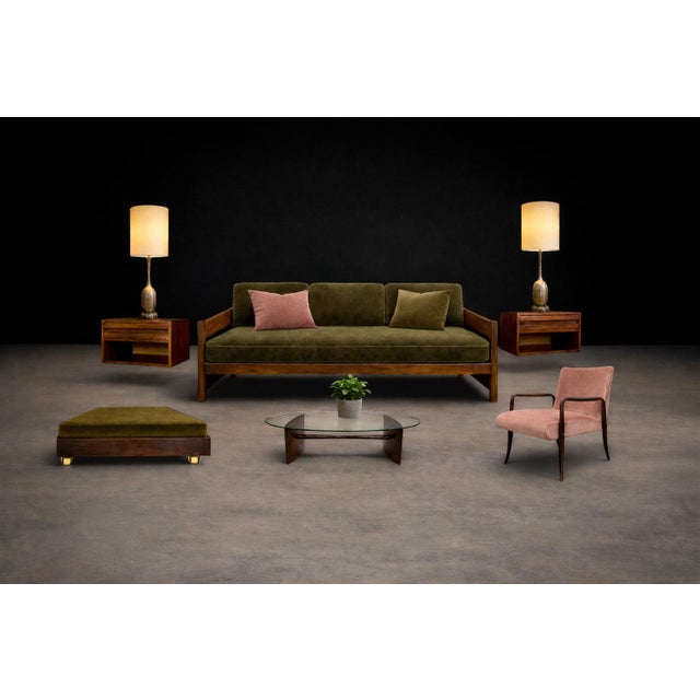 An iconic expression of Brazilian modernism, this 1960s coffee table by Joaquim Tenreiro distills structure into pure,...