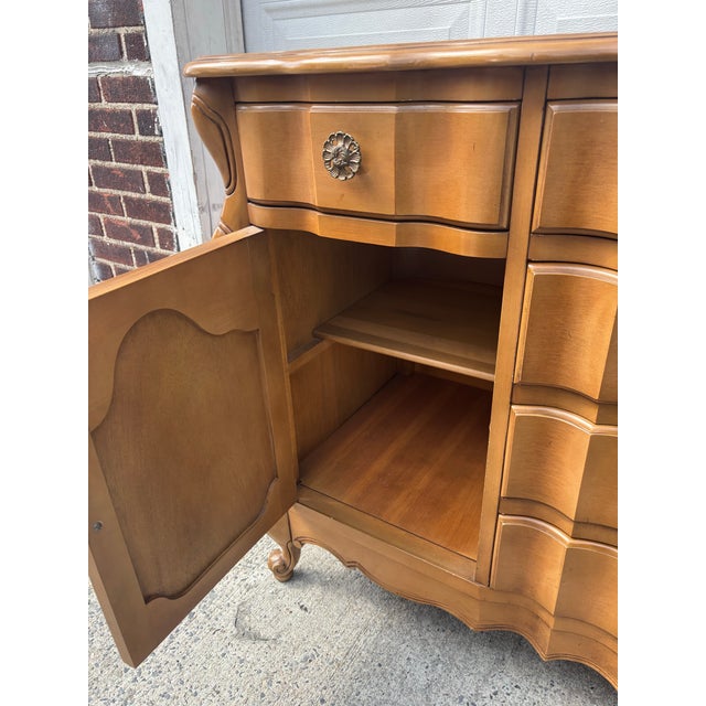 Vintage French Provincial Sideboard Buffet Credenza Server With Serpentine Front For Sale - Image 10 of 12