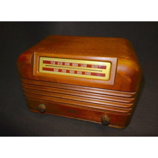 Industrial 1941 Philco Wood Table Radio For Sale - Image 3 of 7