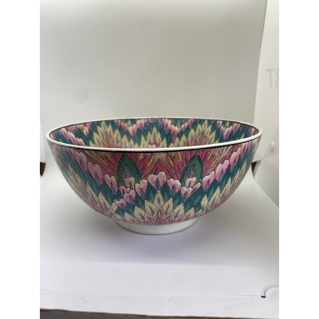 Late 20th Century Macau Pastel Peacock Feather Bowl For Sale In Charlotte - Image 6 of 7