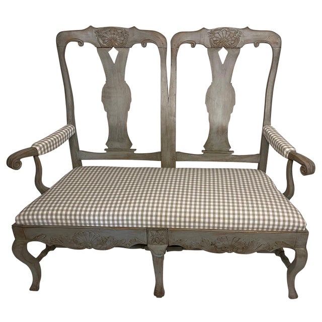 Early 20th Century Grey Painted Swedish Settee with Shell and Foliate Carving For Sale - Image 10 of 18
