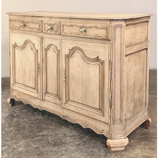 Wood 18th Century Country French Louis XIV Style Buffet in Stripped Oak For Sale - Image 7 of 18