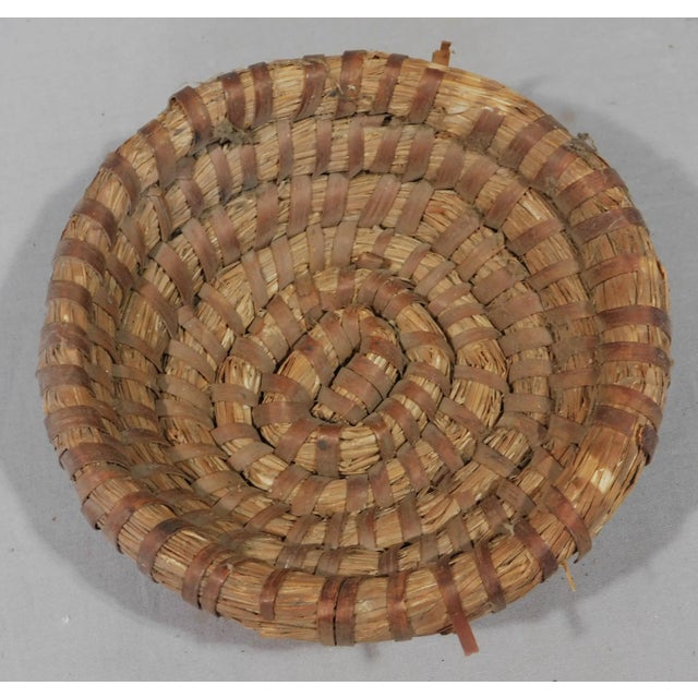 Late 19th Century Antique Basket Rye Grass Ash Splint Amish Pennsylvania Coiled Spiral Hand Made Primitive Late 19th Century For Sale - Image 5 of 6