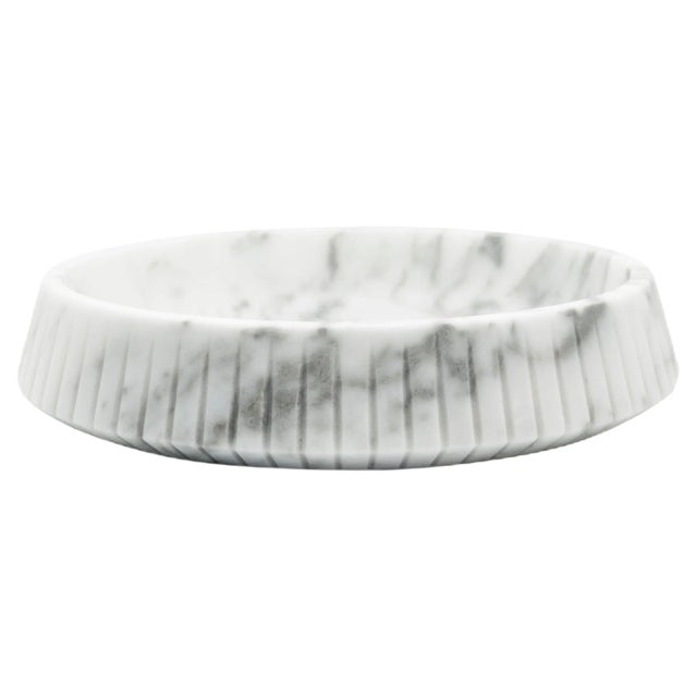Striped Centrepiece in White Carrara Marble For Sale