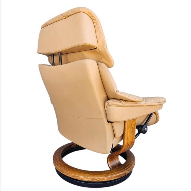 Ekornes Stressless Reno Leather Recliner Lounge Chair and Ottoman, Made in Norway For Sale - Image 15 of 18
