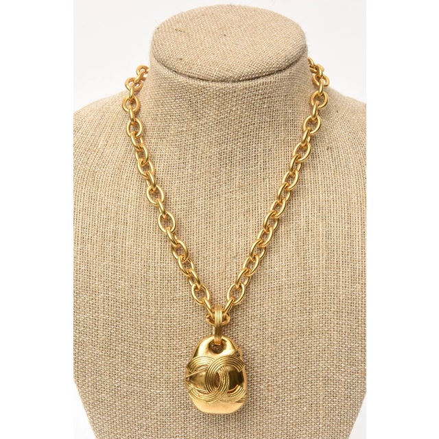 Chanel Signed Gold Plated Chain Necklace With CC Pendant 90's For Sale - Image 9 of 10