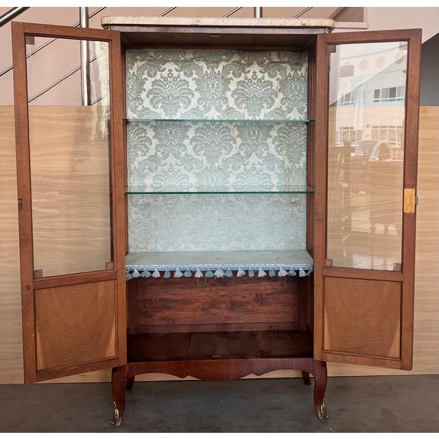 Late 19th Century Louis XVI Style Showcase Vitrine in Walnut with Geometrical Marquetry For Sale In Miami - Image 6 of 18