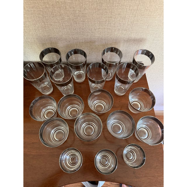 Dorothy Thorpe 1960s Mid-Century Modern Dorothy Thorpe Silver Rimmed Bar Glasses - Set of 19 For Sale - Image 4 of 10