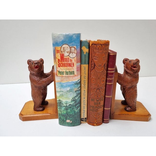 Wooden Black Forest Bookends with Hand-Carved Bears by Geschwister Sarbach, Switzerland, 1930s, Set of 2 For Sale - Image 14 of 16