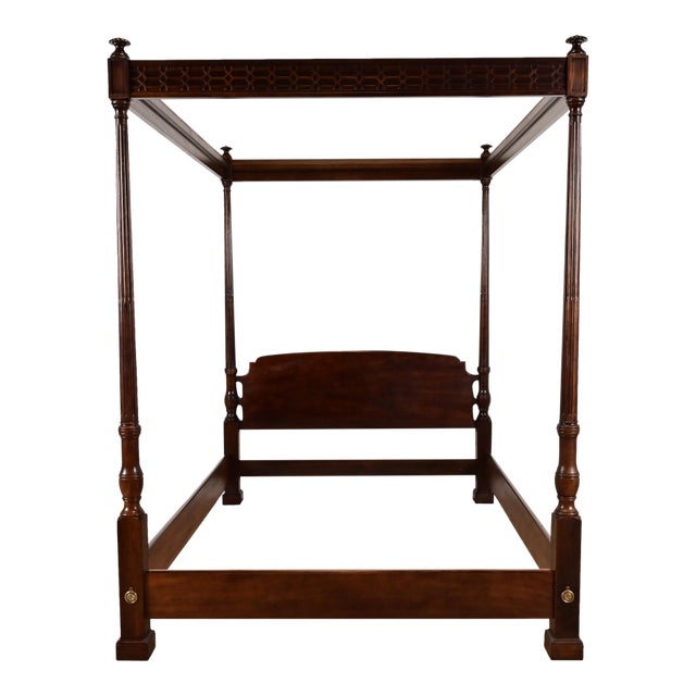 Henredon Georgian Carved Mahogany Four-Poster Queen Size Canopy Bed For Sale