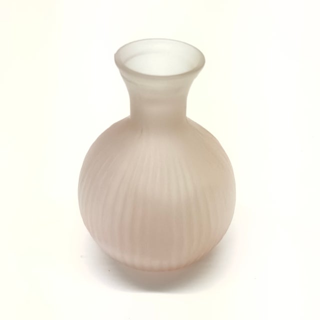 Late 20th Century Pastel Pink Delicate Frosted Glass Vase Curation - Group of 3 For Sale - Image 5 of 11