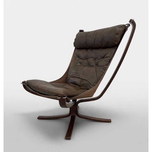 This Scandinavian design chair combines comfort, functionality with classic Nordic 70s design aesthetics. Manufactured in...