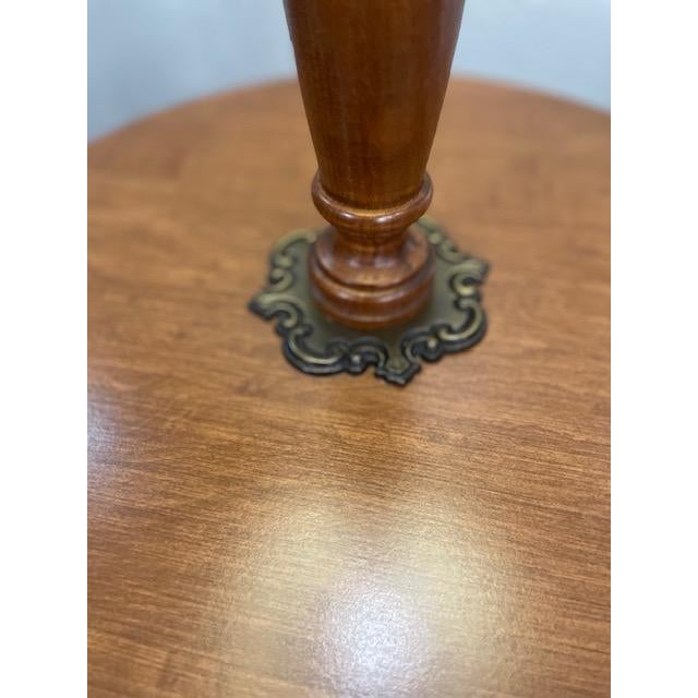 1970s Vintage Tell City Chair Co. Andover Accent Table With Built-in Lamp & Original Textured Shade For Sale - Image 5 of 6
