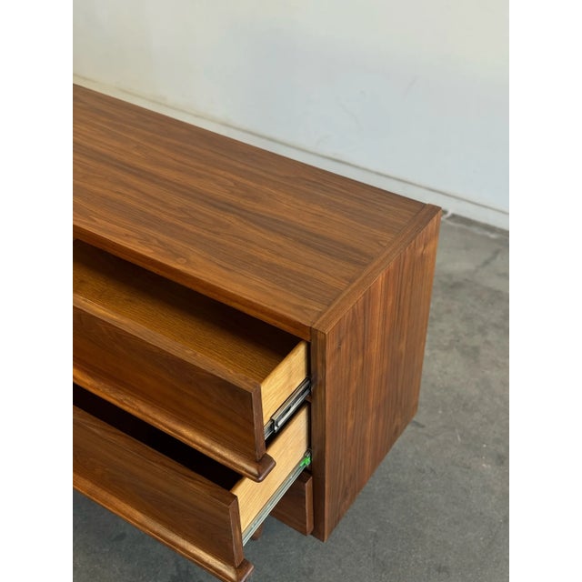 American 1960s Dresser by American of Martinsville For Sale - Image 3 of 10