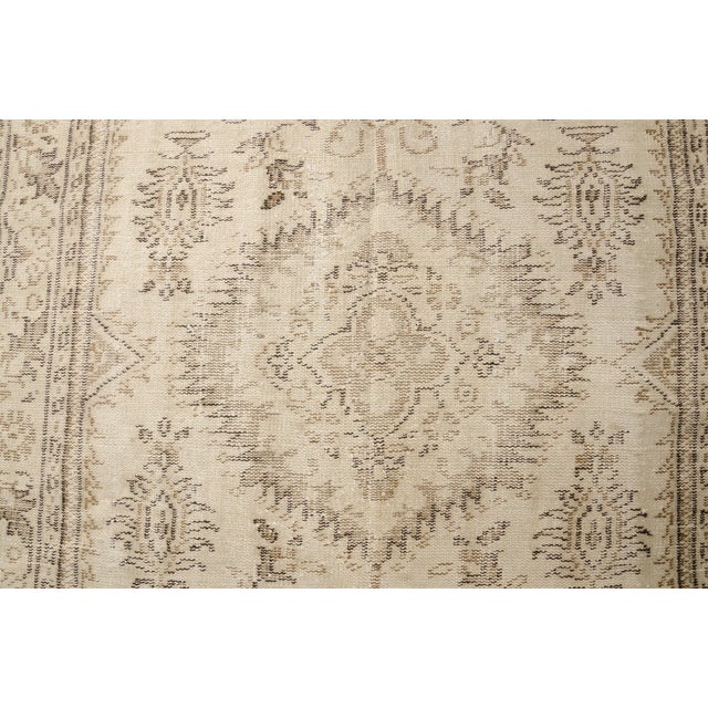 Turkish Mid 20th Century Beige Handknotted Area Carpet For Sale - Image 3 of 10
