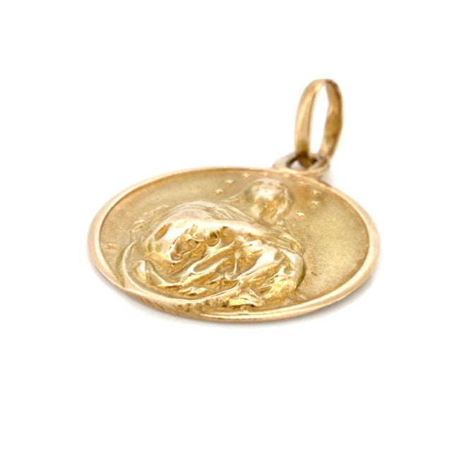 Vintage Religious 18k Virgin Mary Pendant, Bitty For Sale - Image 4 of 6