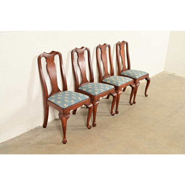 Henkel Harris Henkel Harris Queen Anne Solid Cherry Wood Dining Chairs, Set of Four For Sale - Image 4 of 13