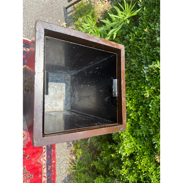 1980s Vintage English Lion Head Wood and Brass Wastebasket/Planter For Sale - Image 5 of 8