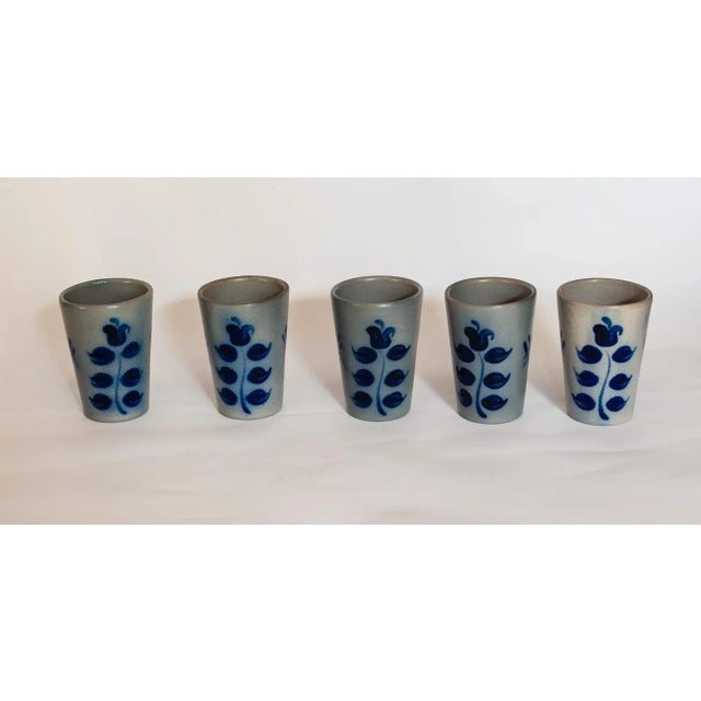 Stone Gray Vintage Schilz Salt Glaze Pottery Pitcher With 5 Cups – Blue & Gray For Sale - Image 8 of 11