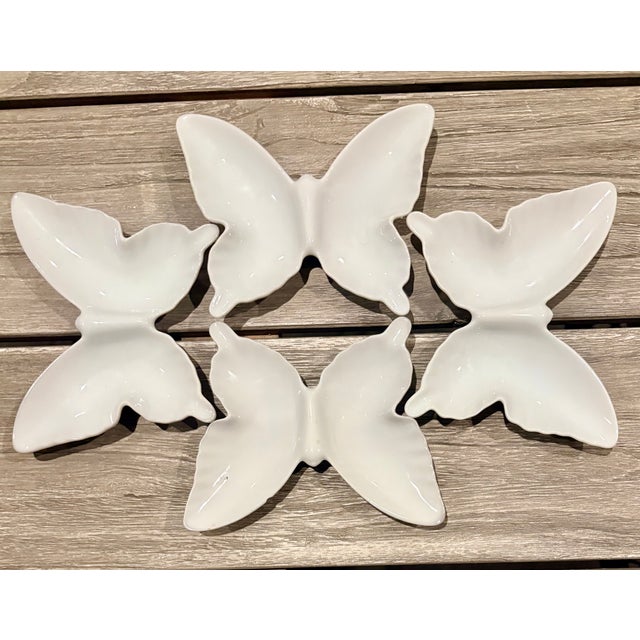 Chinoiserie Porcelain Butterfly Catchall Vide-Poche Jewelry Dish-Set of 4 For Sale - Image 3 of 7