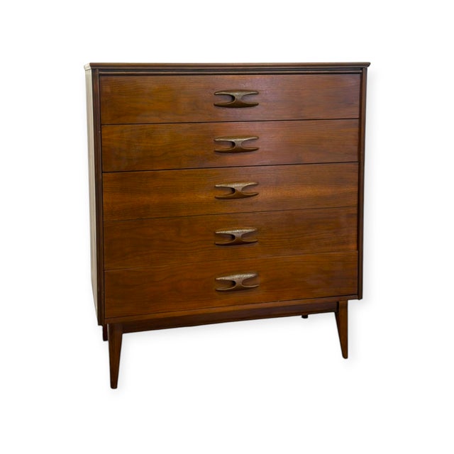 Vintage Mid Century Modern Bassett Furniture 4-Drawer Tallboy Dresser.. For Sale - Image 9 of 10