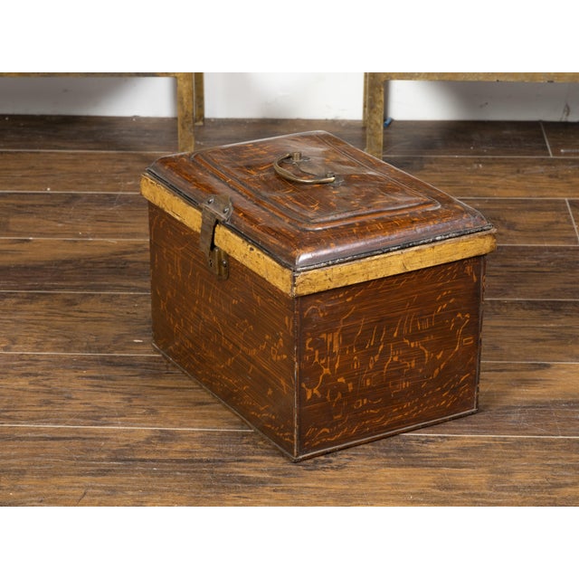 French French 1890s Rustic Painted Tôle Box with Wood Grain Finish and Goldenrod Accent For Sale - Image 3 of 11