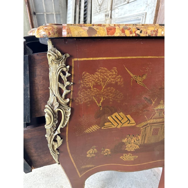 Louis XV Commode in Far Eastern Lacquer, 1890s For Sale - Image 4 of 18