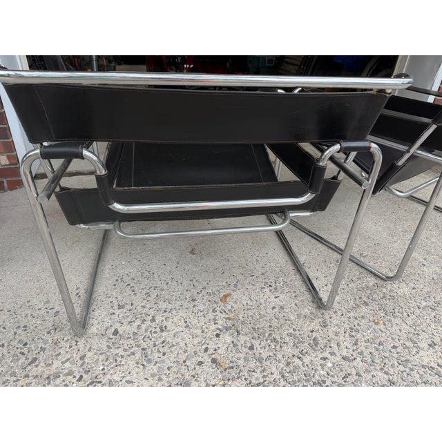 Mid-Century Modern Pair of Vintage Italian Black Leather & Chrome Wassily-Style Lounge Chairs For Sale - Image 3 of 8