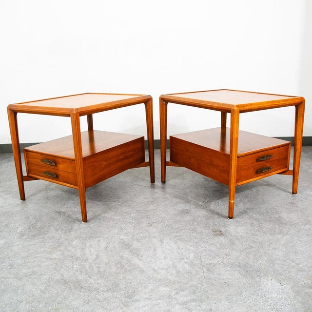 Henredon Mid Century Modern Nightstand Set Walnut Drawer End Heritage 1961 Two Side Table For Sale - Image 4 of 12