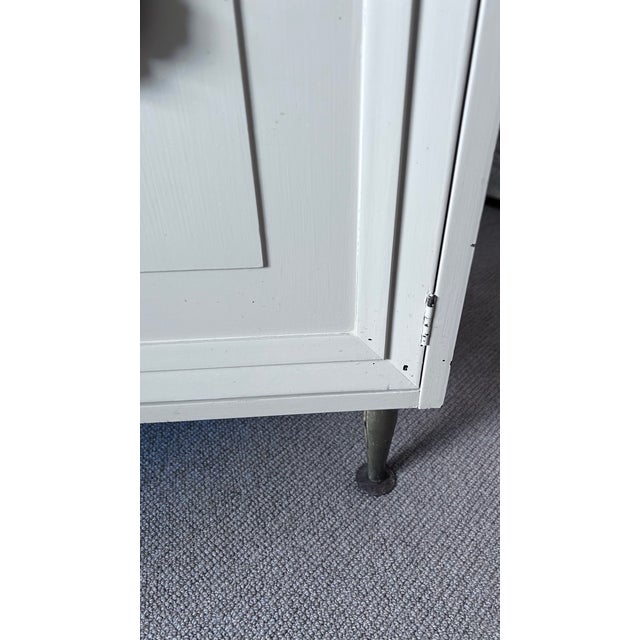 1970s Dorothy Draper Style Nightstands, A Pair For Sale - Image 14 of 17